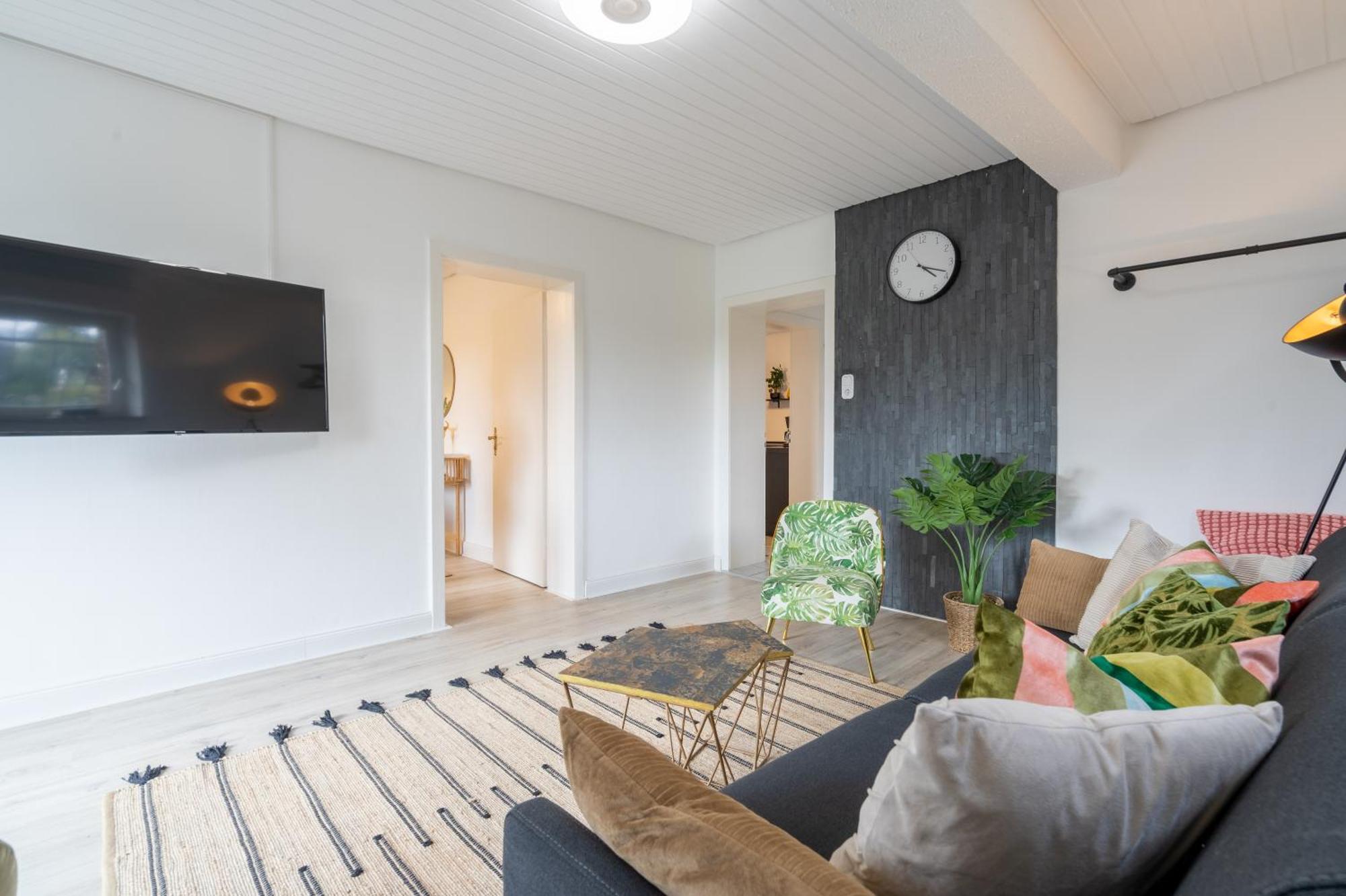 Holideis - Art-apartment - 3min To - Big Terrace - 2 Bedrooms Apartment